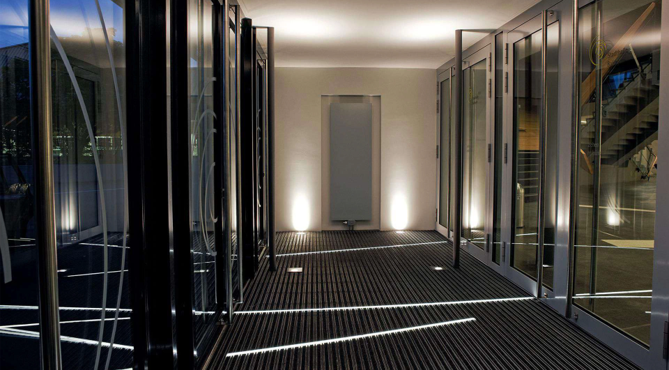 Prise de vue du sas d'entrée d'un bâtiment